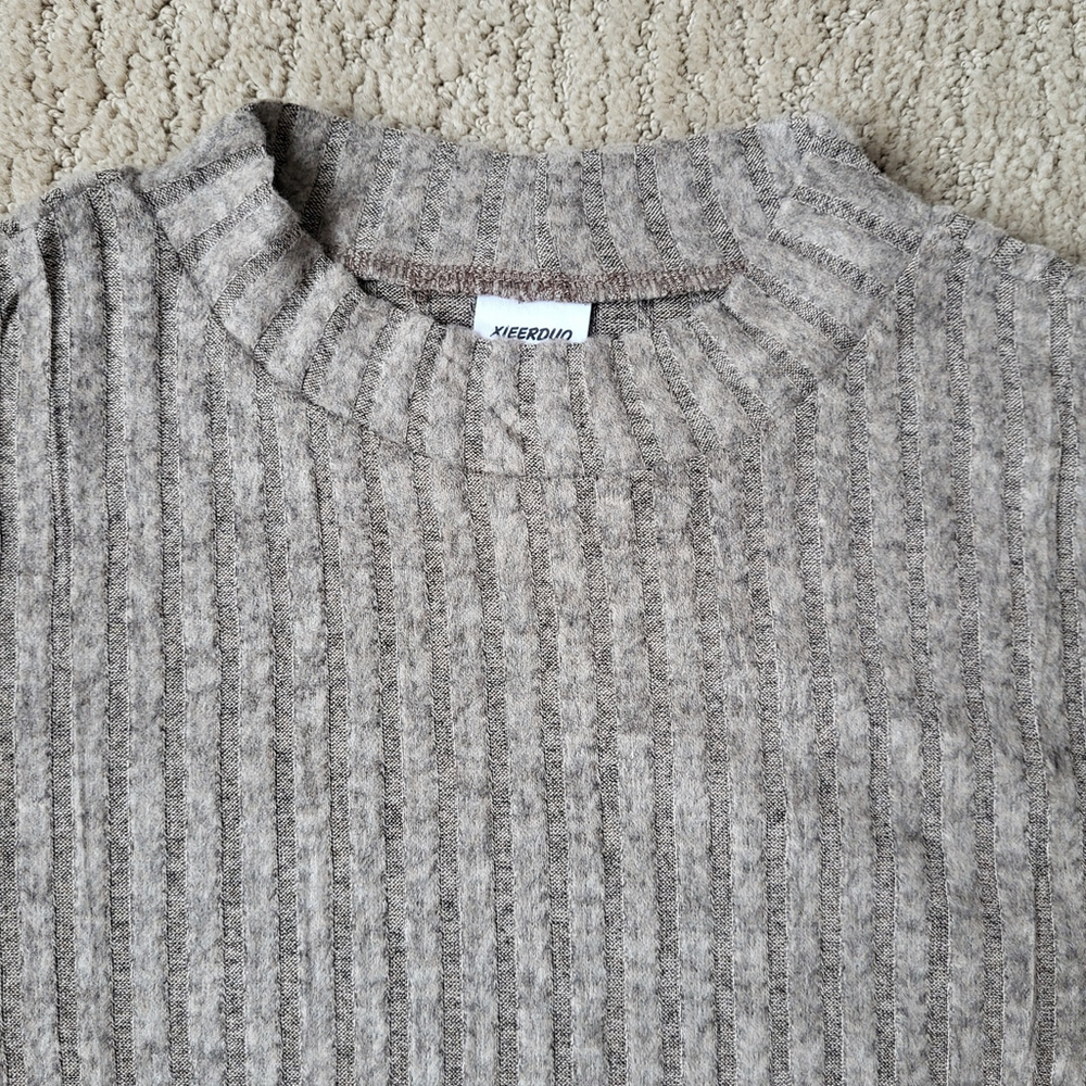 Women’s Long Sleeve Mock Neck Top – Light Brown – Size M – NWT - Picture 6 of 8